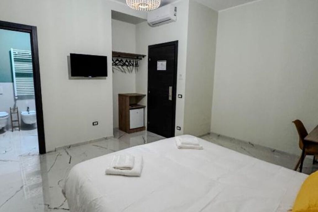 1 bedroom, iron/ironing board, travel cot, free WiFi