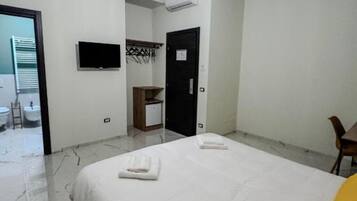 1 bedroom, iron/ironing board, travel cot, free WiFi