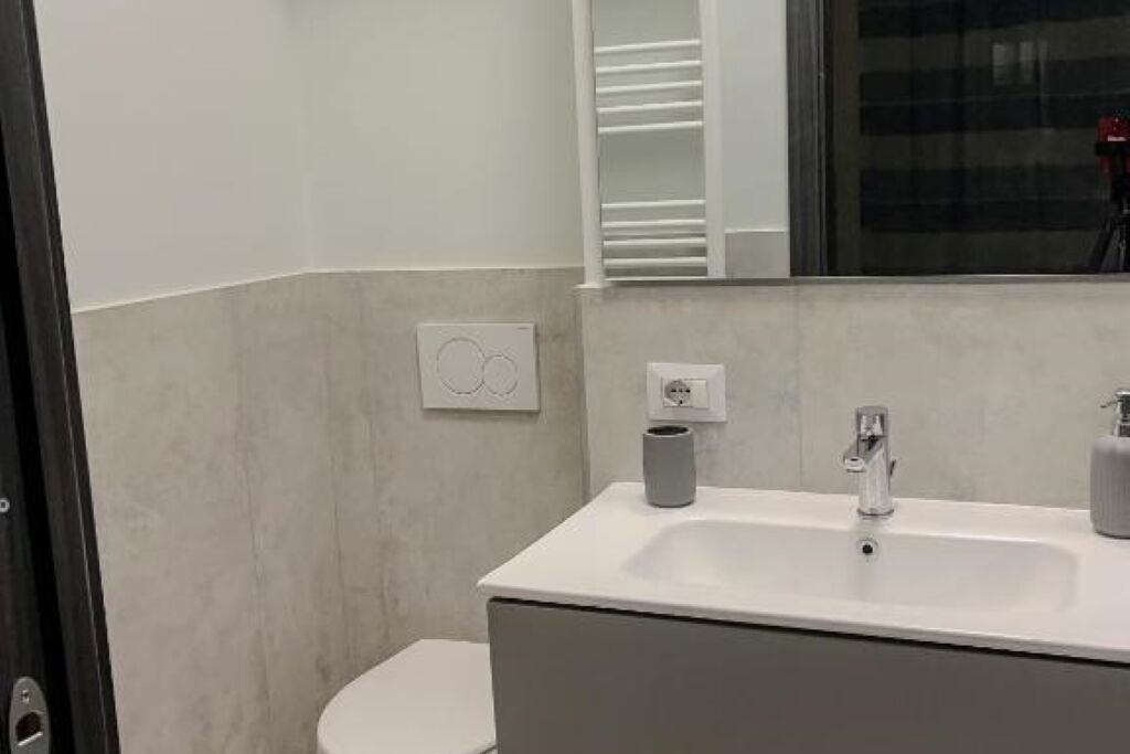 Dusj, hårføner, bidé og håndklær