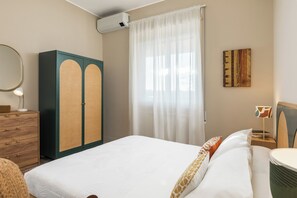 2 quartos, cofres nos quartos, ferros/tábuas de passar roupa