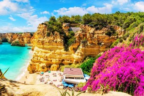 On the beach - Rocha Beach by Nuno, Rocha Beach by Nuno Portimão (Portimão)