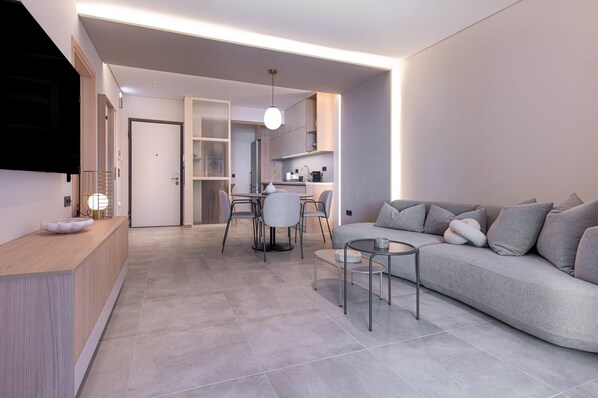1 bedroom, in-room safe, blackout curtains, iron/ironing board - Phaedrus Living: Athens Luxury Residences Champagne (Athens)