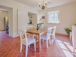 Dining - Villa / Independent home in Capannori with 3 bedrooms sleeps 6 (Capannori)