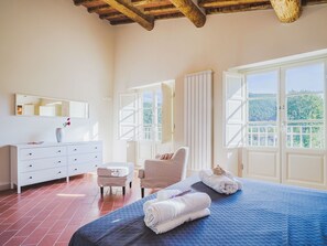 3 bedrooms, iron/ironing board, travel crib, free WiFi