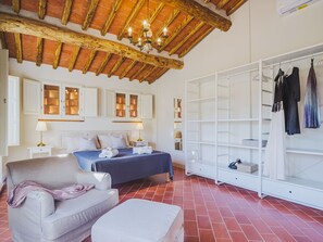 3 bedrooms, iron/ironing board, travel cot, free WiFi - Villa / Independent home in Capannori with 3 bedrooms sleeps 6 (Capannori)