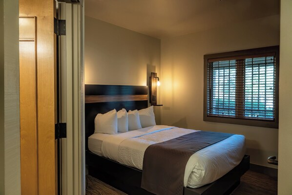 4 bedrooms, desk, iron/ironing board, free WiFi
