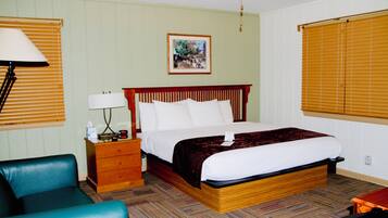 4 bedrooms, desk, iron/ironing board, free WiFi
