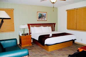 4 bedrooms, desk, iron/ironing board, free WiFi
