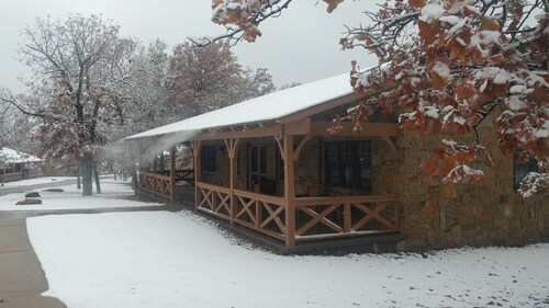 4-bedroom lodge in brilliant Tulsa, Enjoy the fresh air and wildlife!