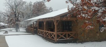 4-bedroom lodge in brilliant Tulsa, Enjoy the fresh air and wildlife!