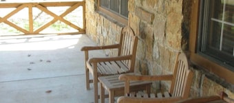 4-bedroom lodge in brilliant Tulsa, Enjoy the fresh air and wildlife!