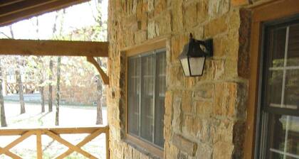 4-bedroom lodge in brilliant Tulsa, Enjoy the fresh air and wildlife!