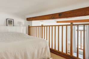 2 bedrooms, iron/ironing board, travel cot, free WiFi - L'Authentique - A Journey to Provence (Aix-en-Provence)