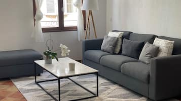 Una Smart TV, libros