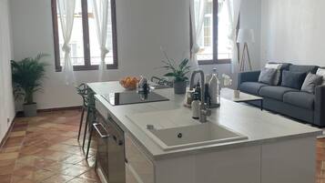 Fridge, microwave, oven, stovetop