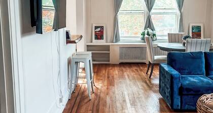 3BR Home in Downtown Saratoga - Walkable location - Close to Racetrack