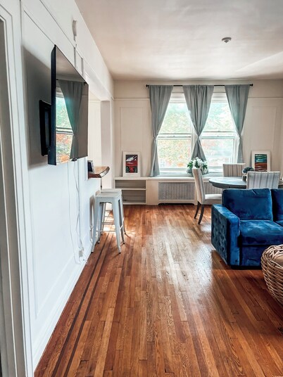 3BR Home in Downtown Saratoga - Walkable location - Close to Racetrack