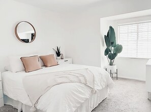 4 bedrooms, iron/ironing board, WiFi, bed sheets