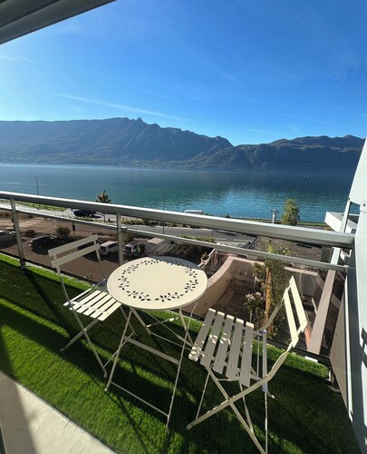 Magnificent apartment with view of Lac du Bourget and waterfront (20 meters)