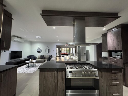 5-bedroom Home in Cape Town near Haazendal Wine Estate