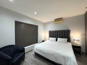 5 habitaciones, tabla de planchar con plancha, wifi y ropa de cama