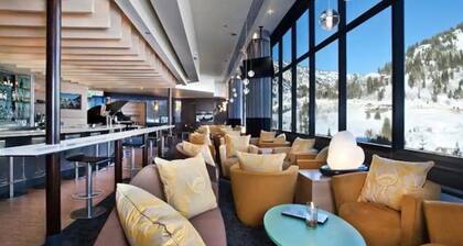 Ski-in/Ski-out Luxury Hotel & Spa @Snowbird: Cliff Lodge 1 bedroom suite