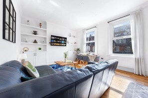Smart TV, books, stereo
