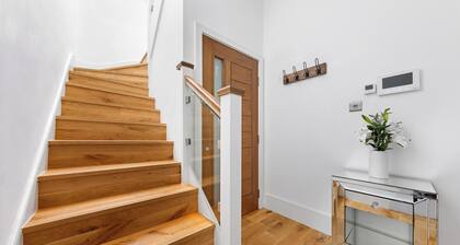 Modern Spacious 2-bedroom apartment near Richmond Park and River Thames