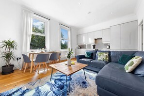 تلفزيون ذكي، كُتُب، ستيريو