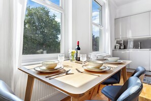 تناول الطعام