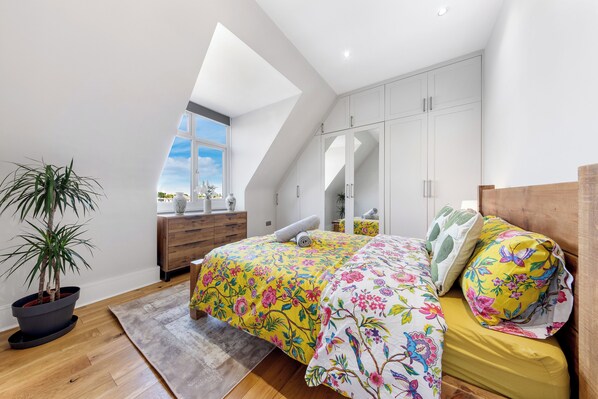 2 bedrooms, desk, iron/ironing board, travel cot