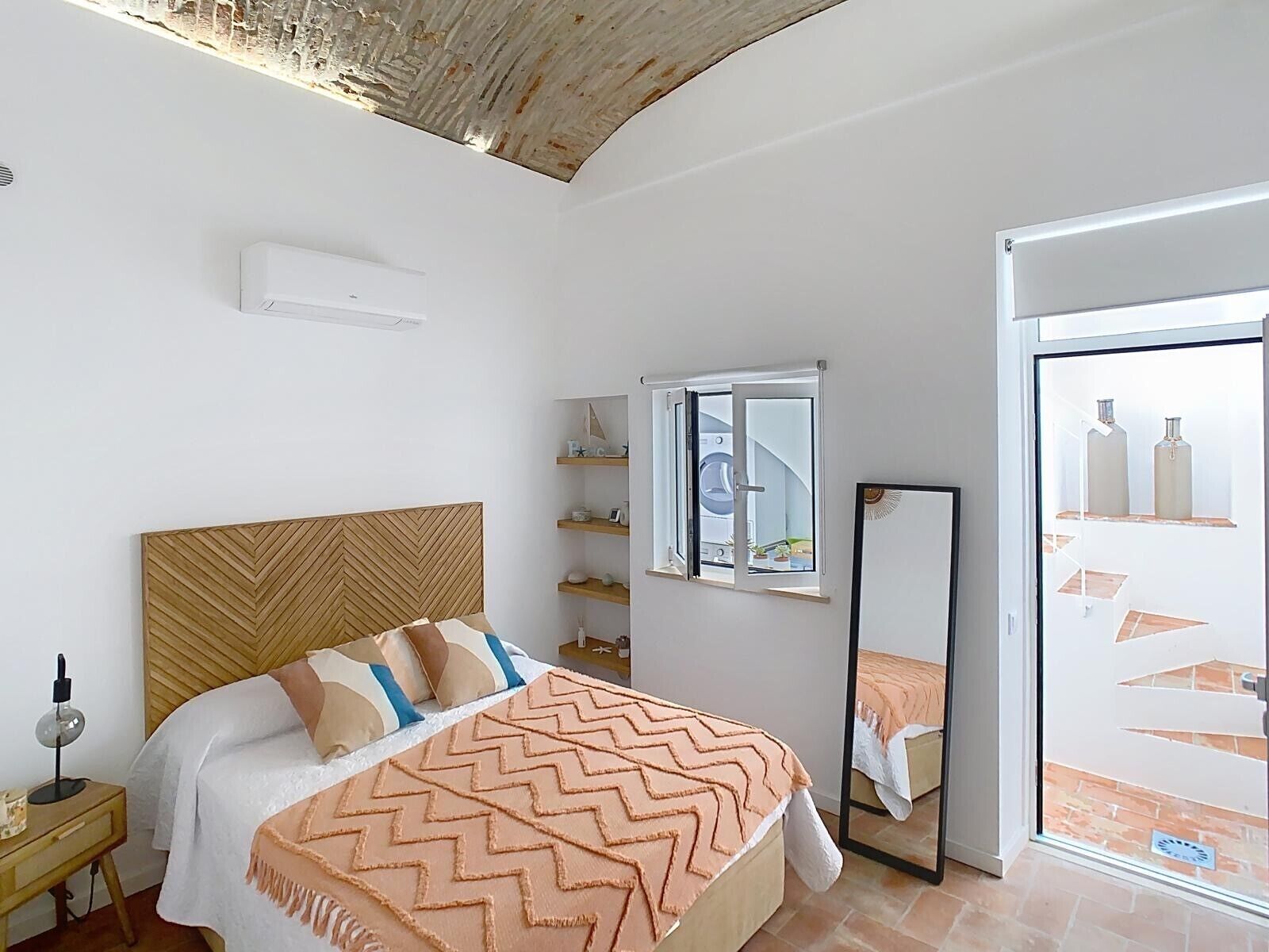 2 bedrooms, iron/ironing board, travel cot, free WiFi