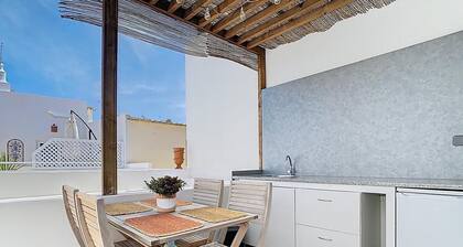 CASA BEIRA-MAR - Charming typical Moradia house in OLHAO -ROOFTOP and parking lot