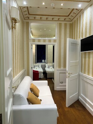 Panoramic Studio Suite, City View | Free minibar items, in-room safe, soundproofing, iron/ironing board - Piazza Venezia Luxury Suite (Rome)