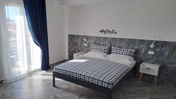 Dreibettzimmer | Schreibtisch, schallisolierte Zimmer, kostenloses WLAN