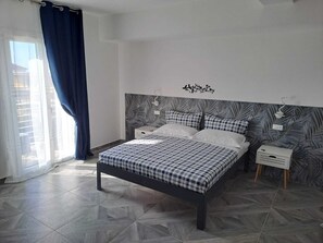Triple Room | Desk, soundproofing, free WiFi - beb Clarosa (Pizzo)