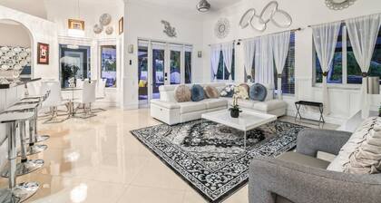 Palmetto Bay Tropical Home, Pool, Game Room & Fun