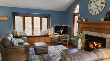 Smart TV, fireplace, DVD player, ping pong