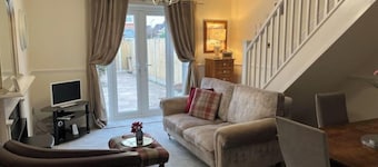 Cosy home in quiet cul-de-sac. Private fenced garden and free parking.