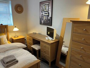 2 bedrooms, desk, iron/ironing board, free WiFi
