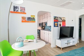 Interior - Updated Retro Downtown 3/2 (Lakeland)