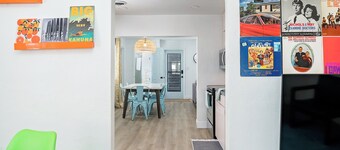 Updated Retro Downtown 3/2