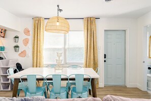 Dining - Updated Retro Downtown 3/2 (Lakeland)