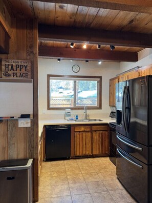 ميكروويف، فرن، موقد طهي مسطح، غسالة أطباق