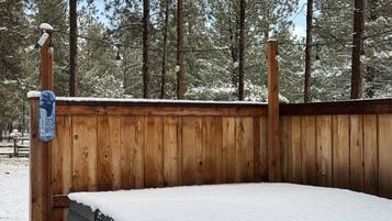 Tina de hidromasaje al aire libre