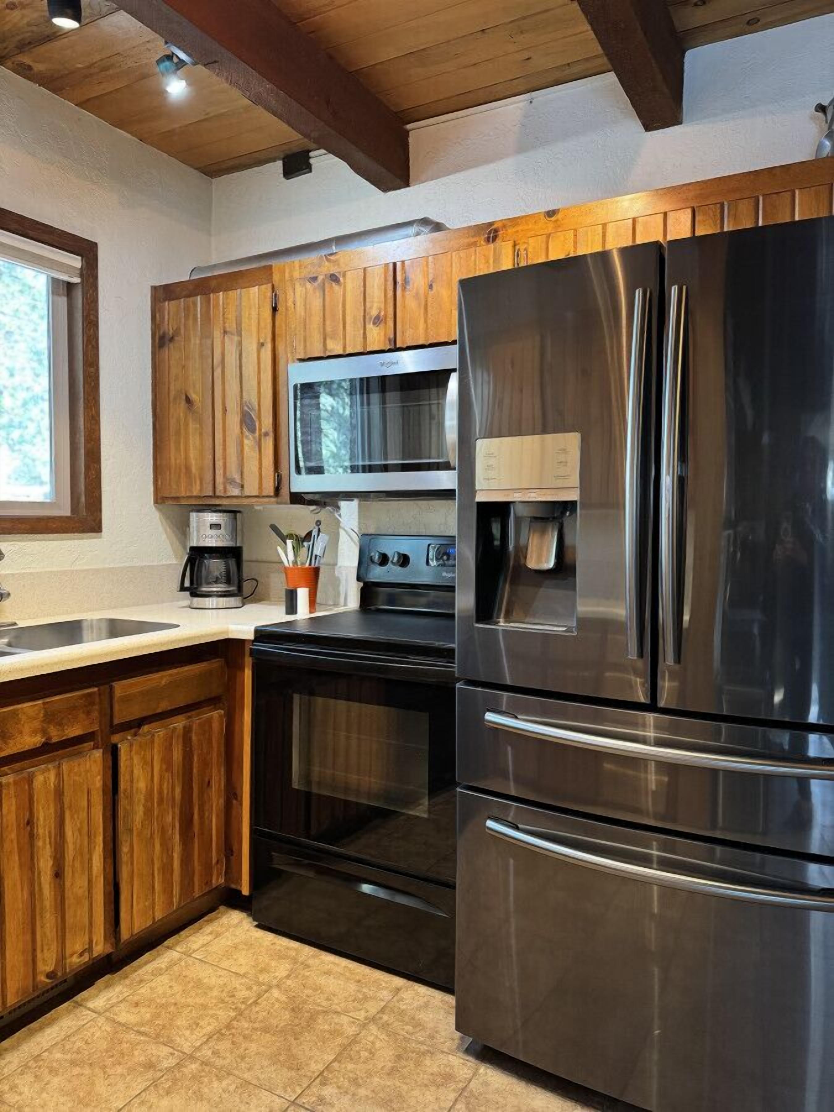 Microondas, horno, parrilla de estufa y lavavajillas 