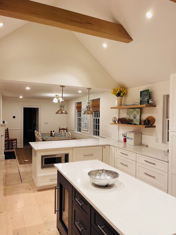 Fridge, microwave, oven, stovetop - Newly Renovated 4-bedroom in town Home with access to pool &fitness club.  (Nantucket)