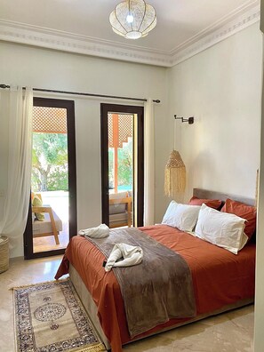 3 bedrooms, travel cot, WiFi, bed sheets