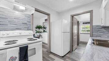 Cookware/dishes/utensils