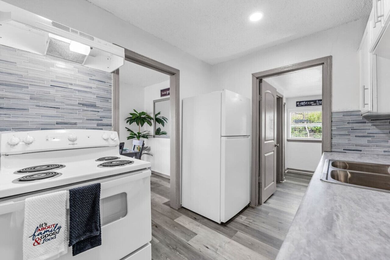 Batterie de cuisine, vaisselle et ustensiles